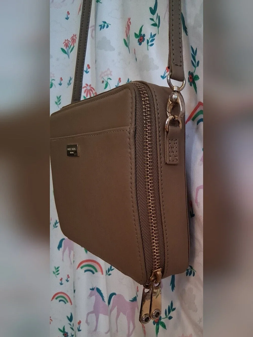 EUC Henri Bendel Tan Saffiano Leather Zip Around Casual Travel Wallet Purse Bag